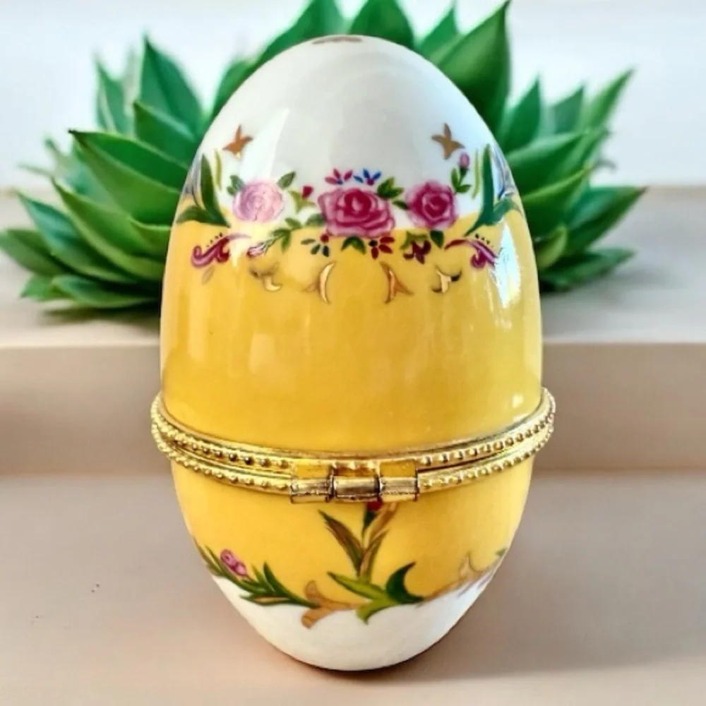 Jean Desprez Bal a Versailles 2003 Porcelain Hinged Rare Vintage Trinket Egg - Picture 3 of 9